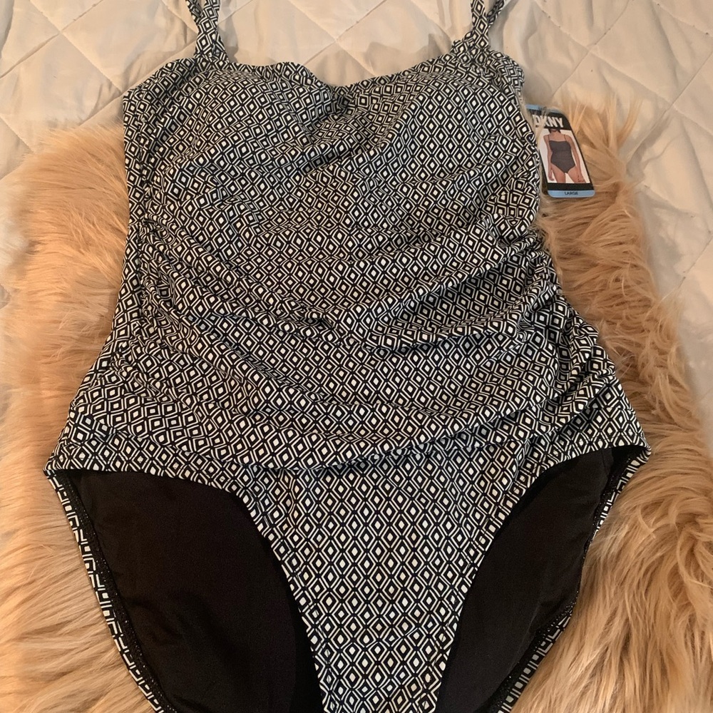 DKNY BLACK AND WHITE BATHING SUIT. - Picture 1 of 8